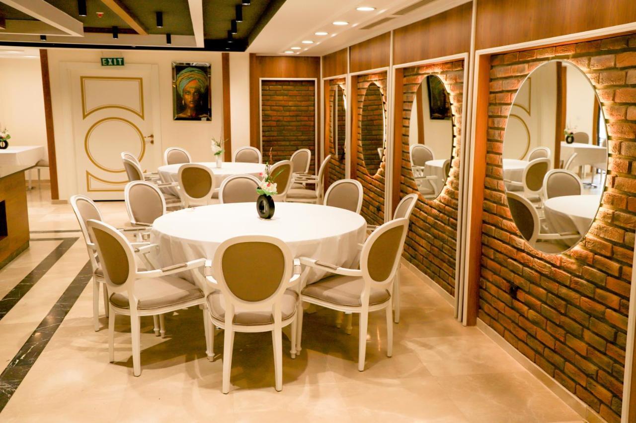 United Hotel International Yaoundé エクステリア 写真