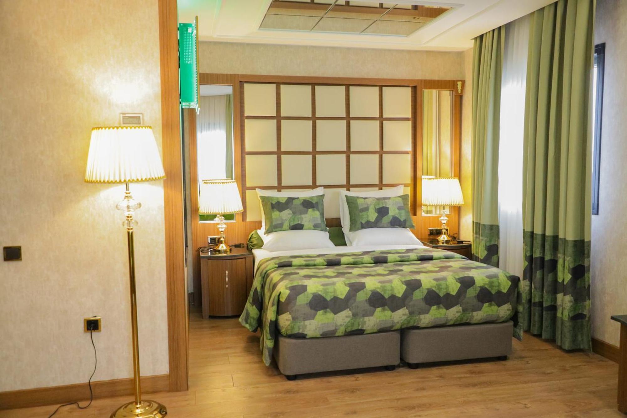 United Hotel International Yaoundé エクステリア 写真