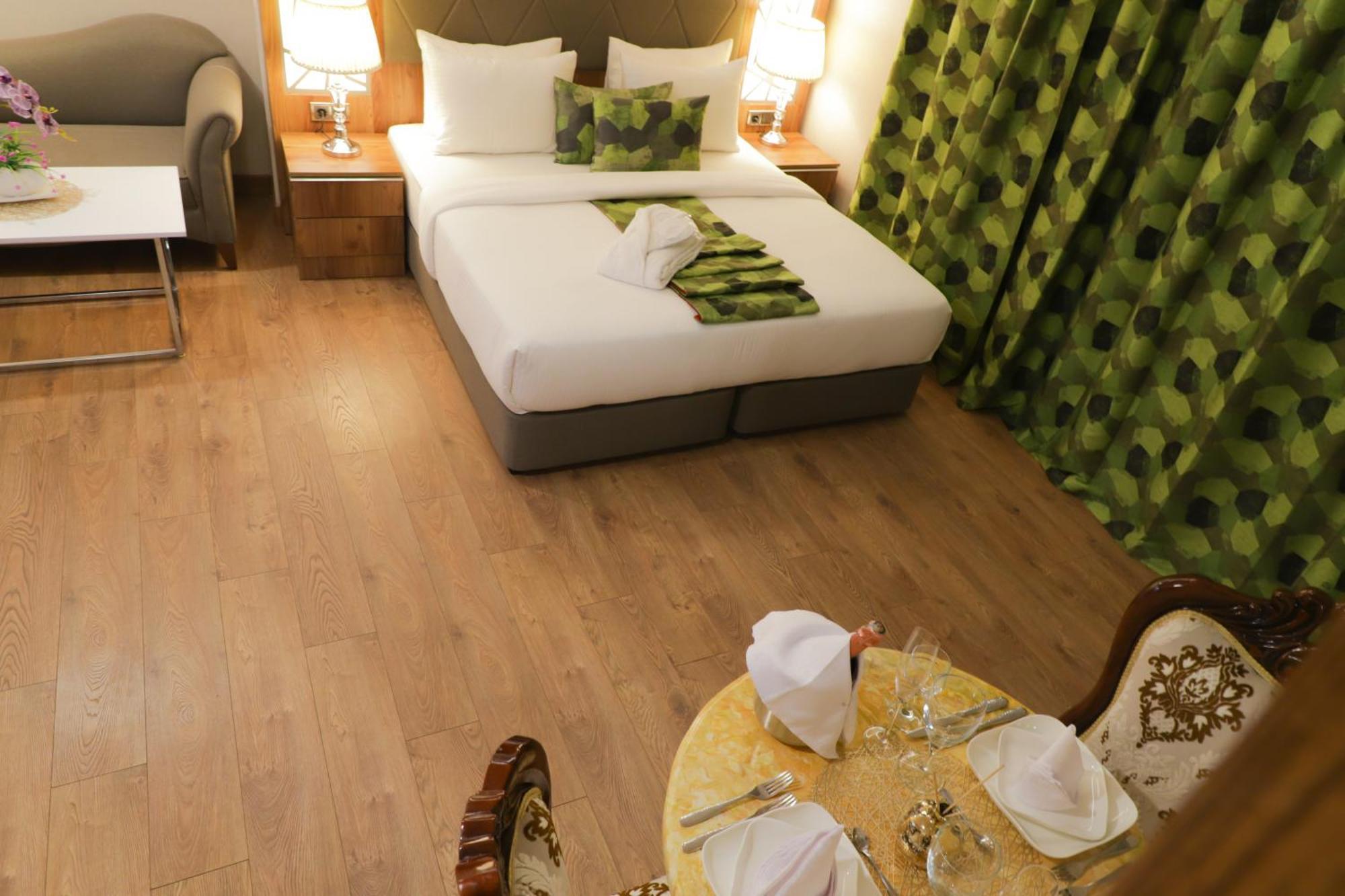 United Hotel International Yaoundé エクステリア 写真