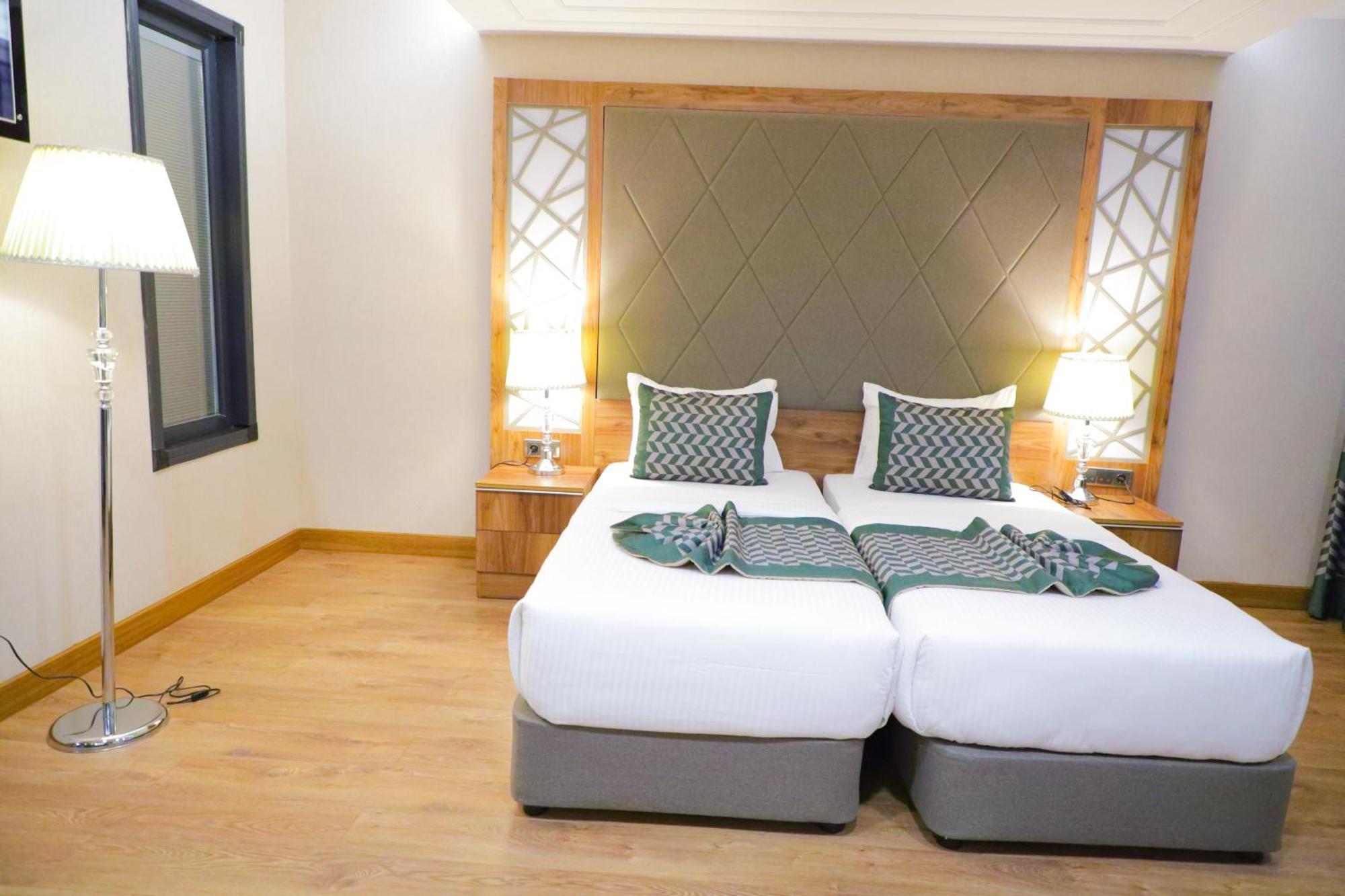 United Hotel International Yaoundé エクステリア 写真