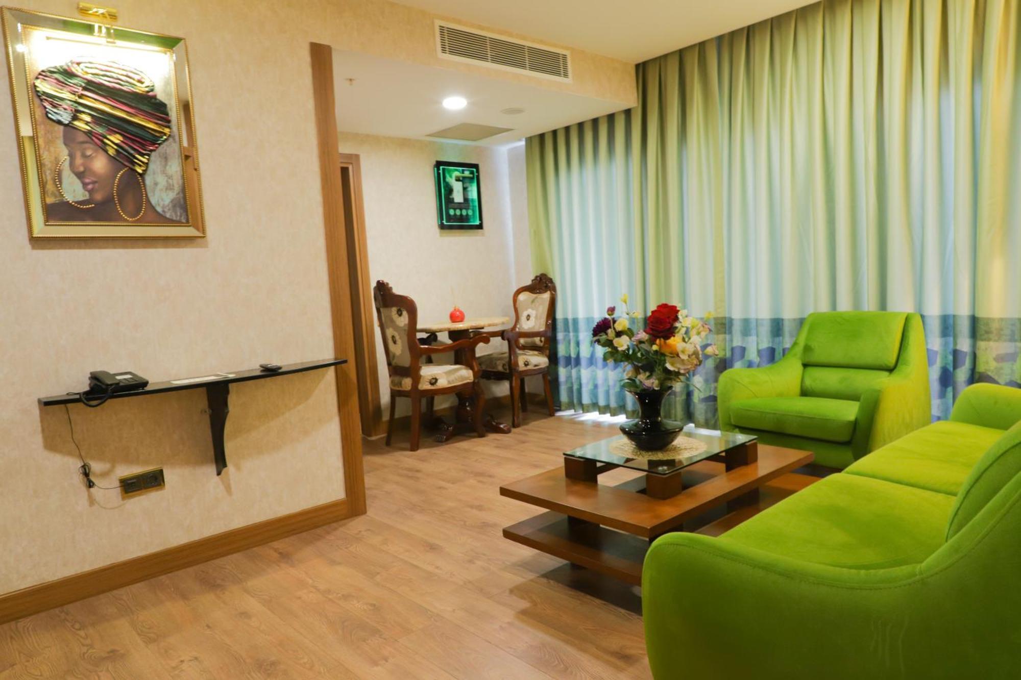 United Hotel International Yaoundé エクステリア 写真