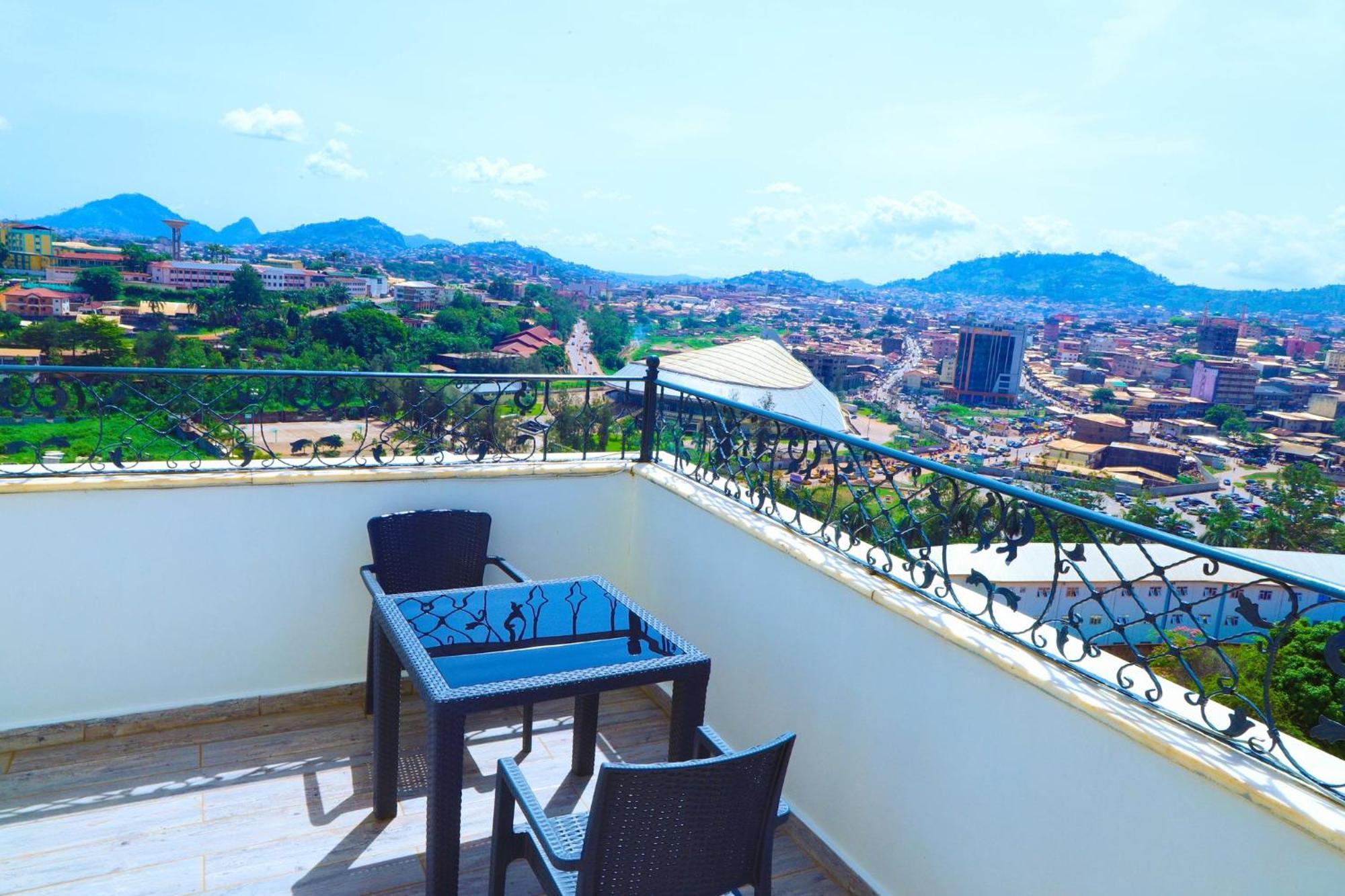 United Hotel International Yaoundé エクステリア 写真